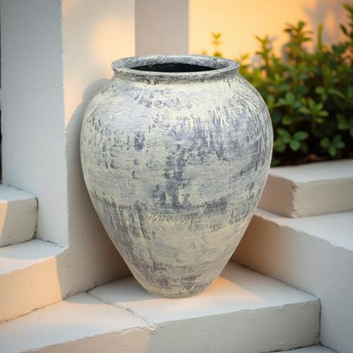 Elegant planter for outdoor plants